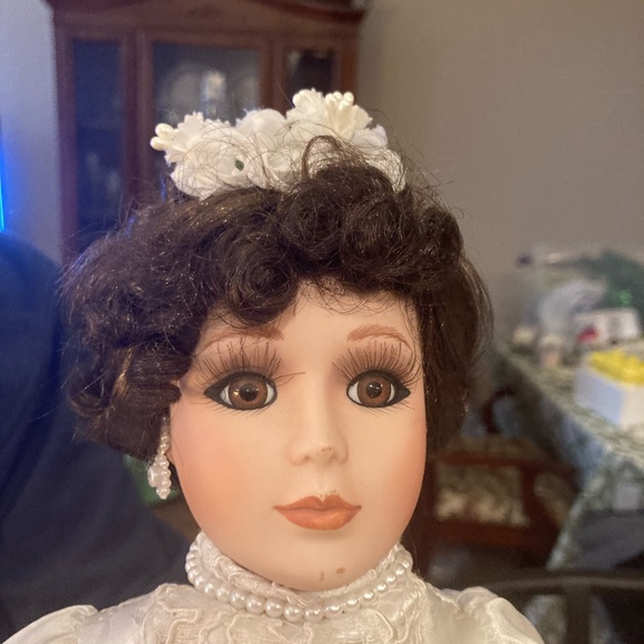 Bridal Doll - Picture 3 of 11